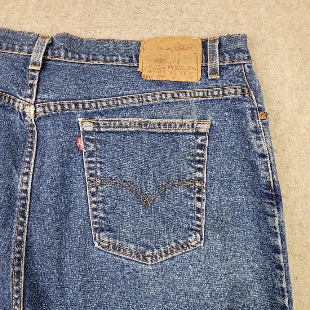 Vintage Levis 550 Jeans Mens 40x28 Medium Wash Baggy Made In USA Faded 90s